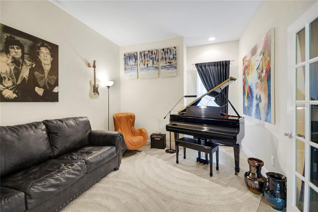 For Sale: $449,900 (3 beds, 2 baths, 2340 Square Feet)