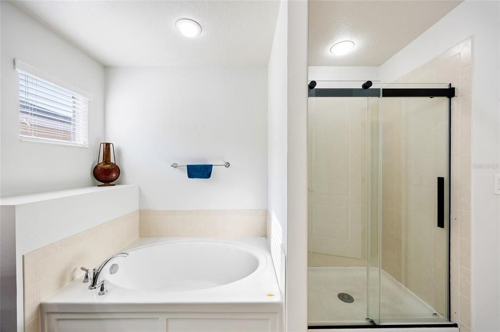 For Sale: $355,000 (4 beds, 2 baths, 2146 Square Feet)