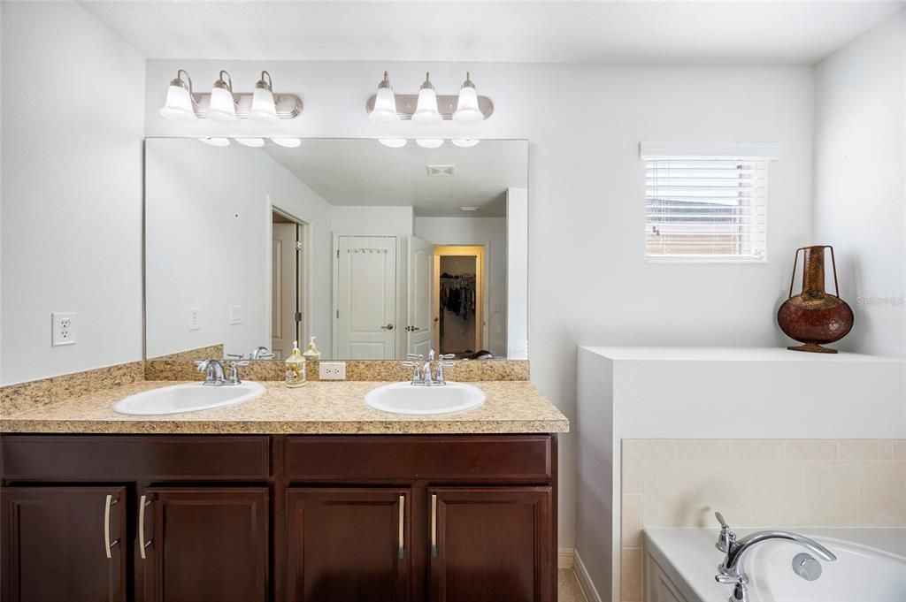For Sale: $355,000 (4 beds, 2 baths, 2146 Square Feet)