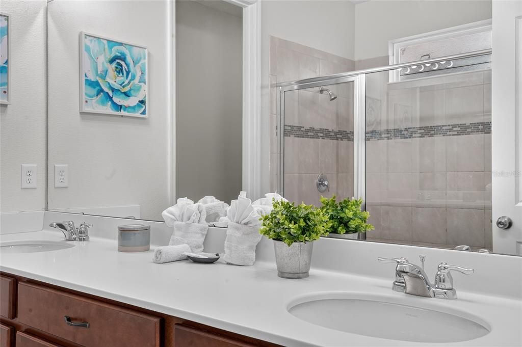 En Venta: $629,000 (7 camas, 6 baños, 3533 Pies cuadrados)