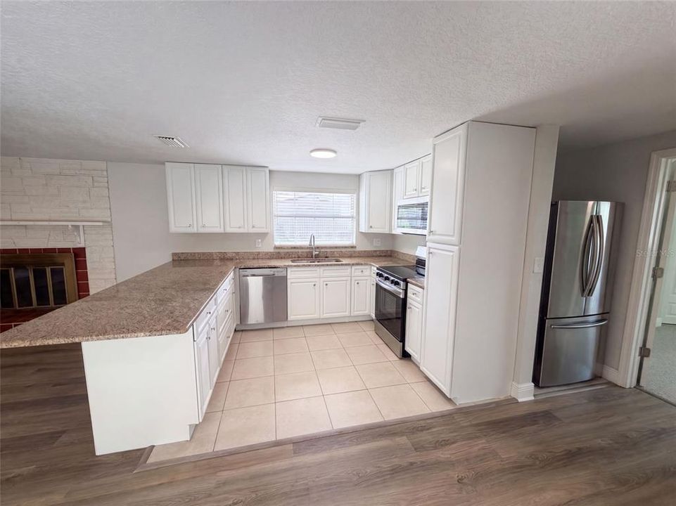 En Venta: $275,000 (4 camas, 2 baños, 1546 Pies cuadrados)