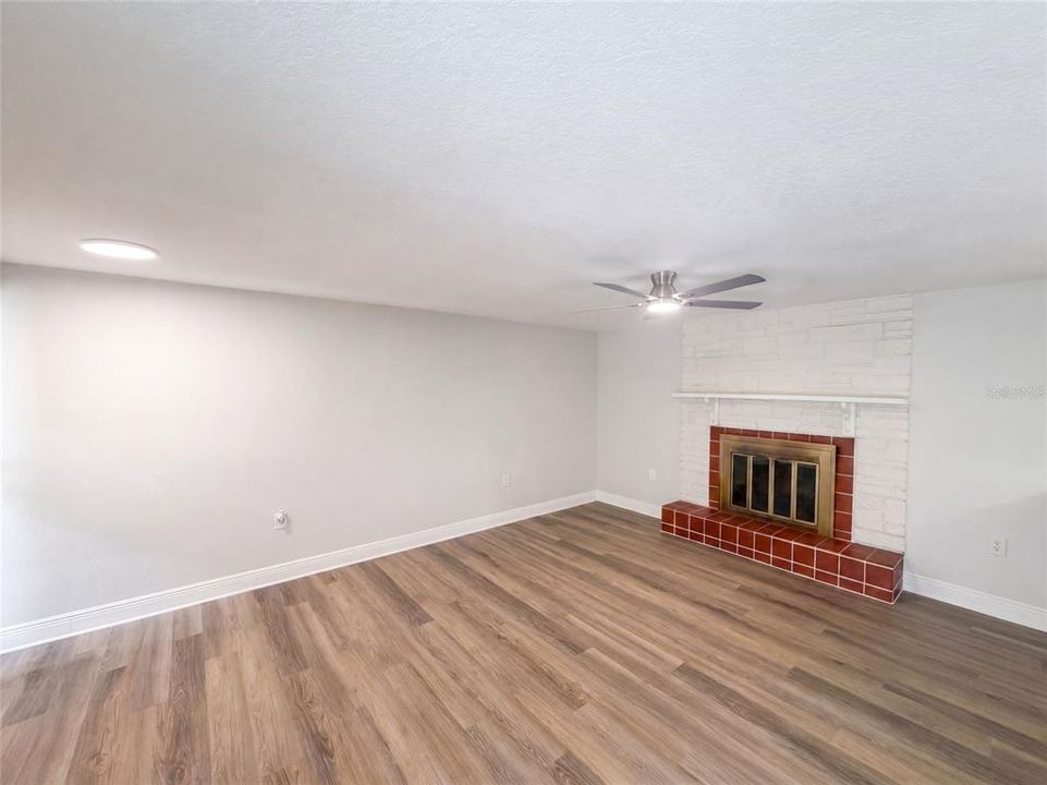 En Venta: $275,000 (4 camas, 2 baños, 1546 Pies cuadrados)