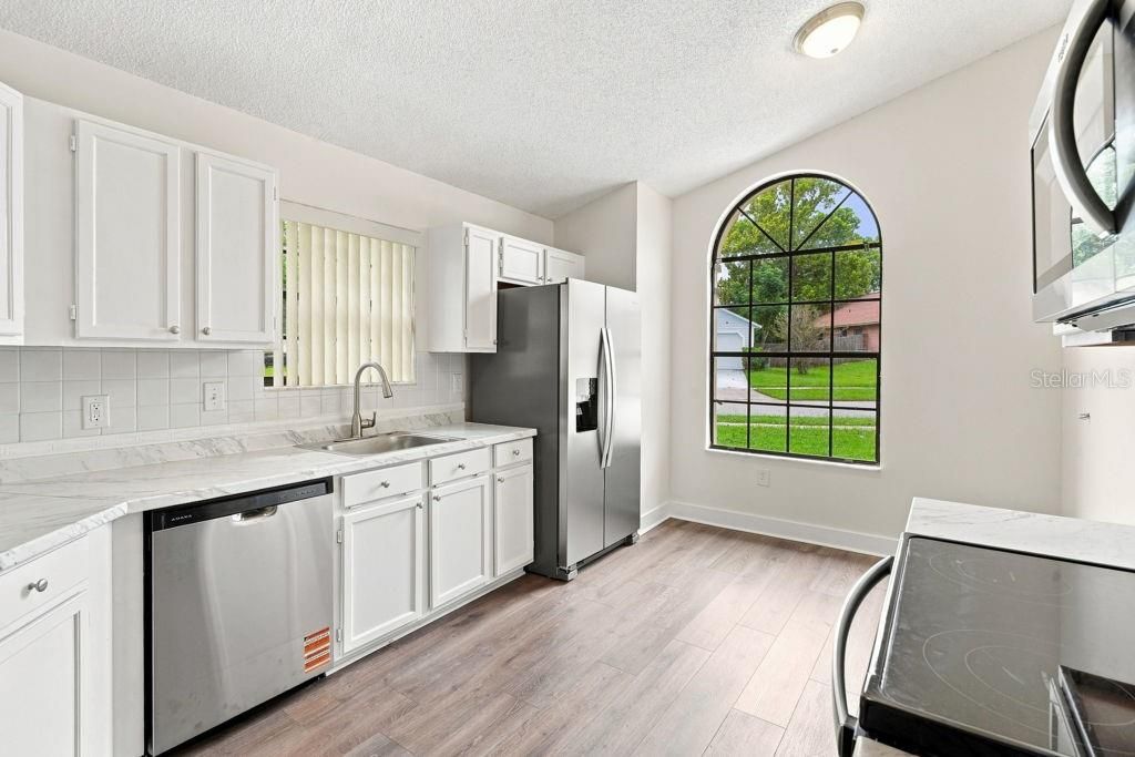 For Sale: $399,990 (4 beds, 2 baths, 1601 Square Feet)