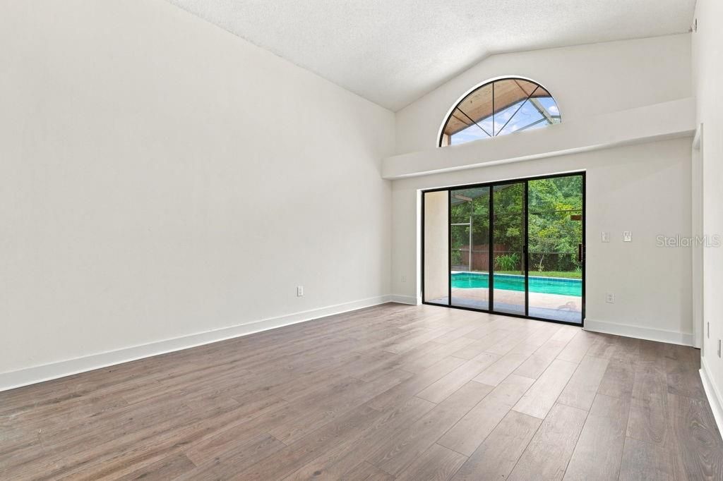 For Sale: $399,990 (4 beds, 2 baths, 1601 Square Feet)