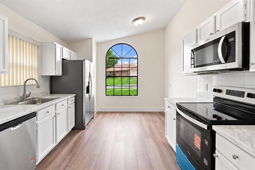 For Sale: $399,990 (4 beds, 2 baths, 1601 Square Feet)