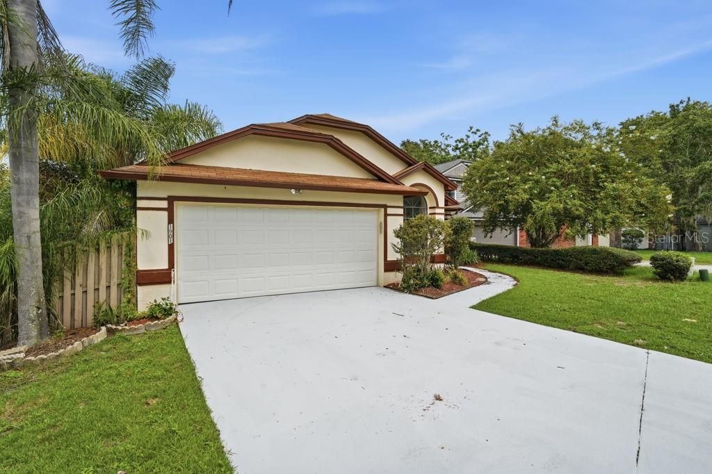For Sale: $399,990 (4 beds, 2 baths, 1601 Square Feet)