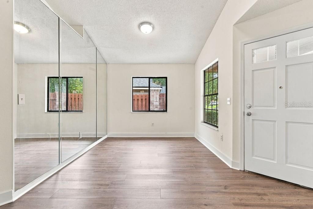 For Sale: $399,990 (4 beds, 2 baths, 1601 Square Feet)