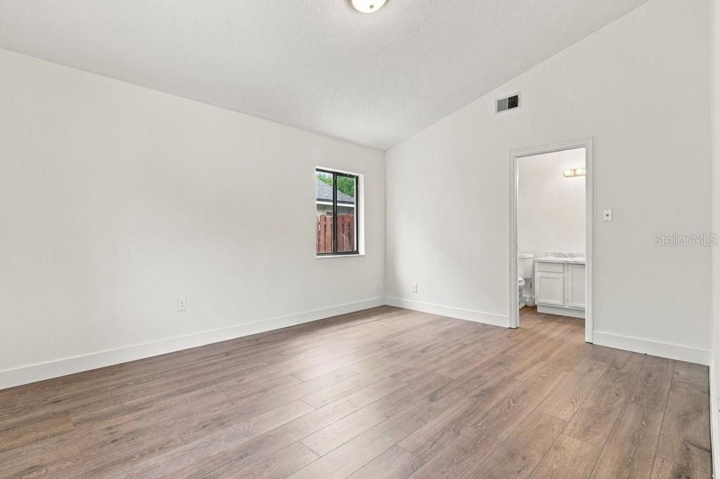 For Sale: $399,990 (4 beds, 2 baths, 1601 Square Feet)
