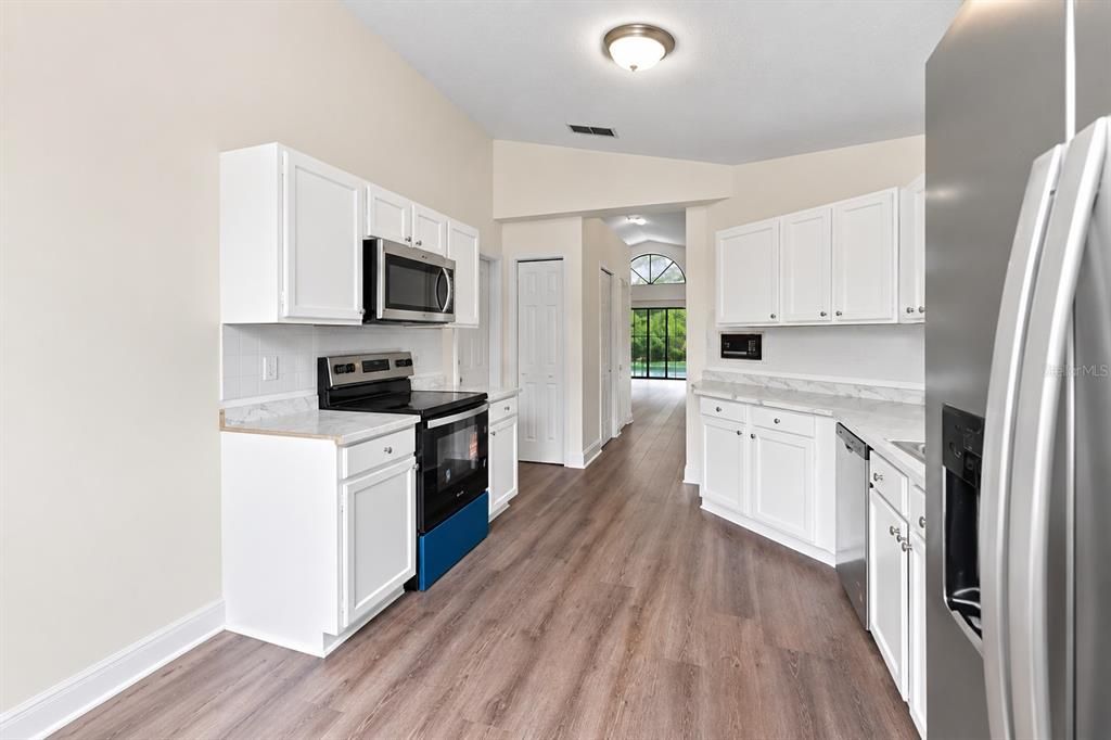 For Sale: $399,990 (4 beds, 2 baths, 1601 Square Feet)