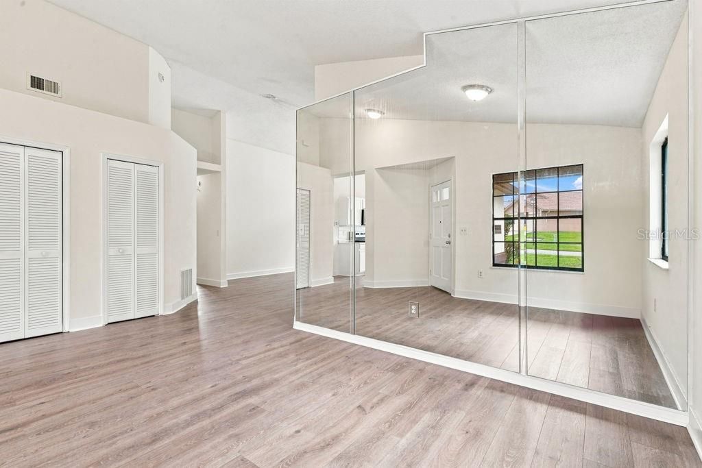 For Sale: $399,990 (4 beds, 2 baths, 1601 Square Feet)