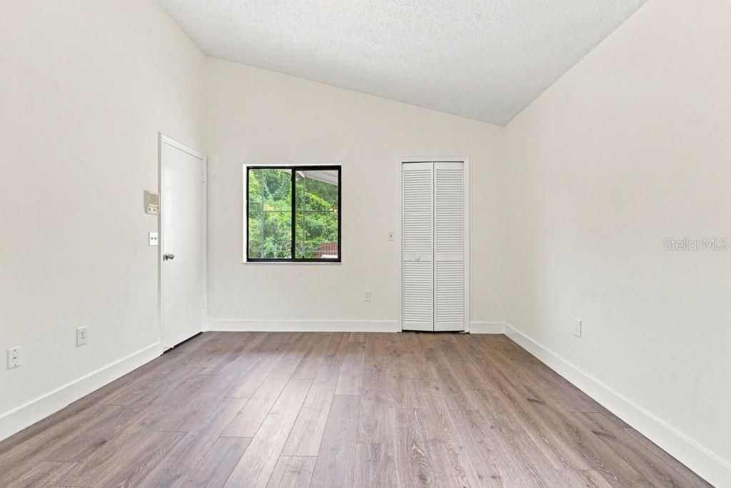 For Sale: $399,990 (4 beds, 2 baths, 1601 Square Feet)
