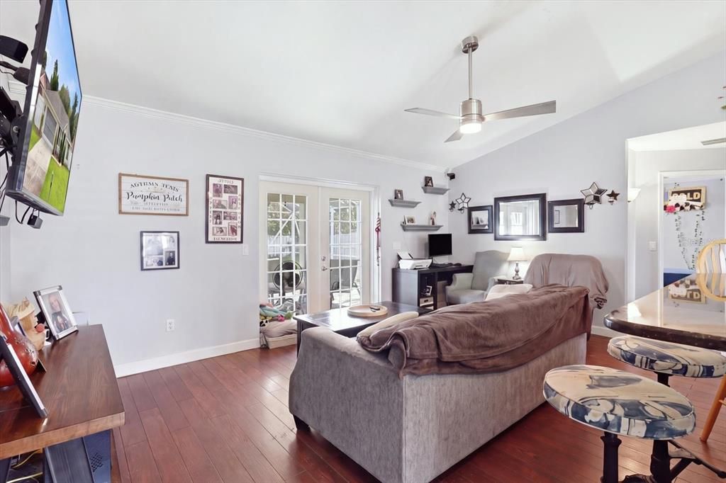 For Sale: $249,900 (3 beds, 2 baths, 1271 Square Feet)