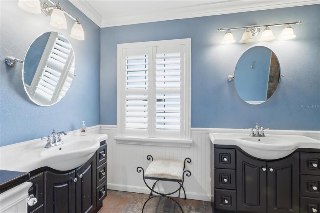 For Sale: $249,900 (3 beds, 2 baths, 1271 Square Feet)