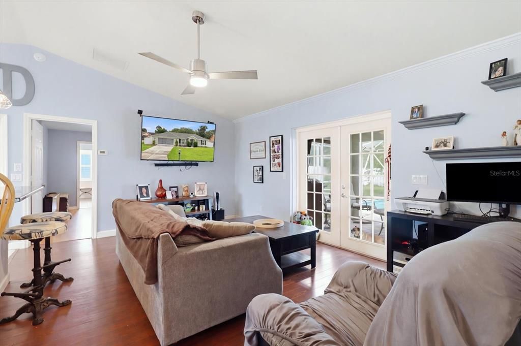For Sale: $249,900 (3 beds, 2 baths, 1271 Square Feet)