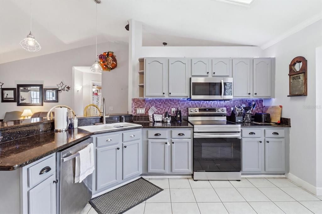 For Sale: $249,900 (3 beds, 2 baths, 1271 Square Feet)