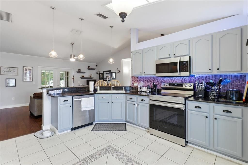 For Sale: $249,900 (3 beds, 2 baths, 1271 Square Feet)