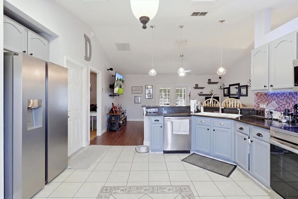 For Sale: $249,900 (3 beds, 2 baths, 1271 Square Feet)