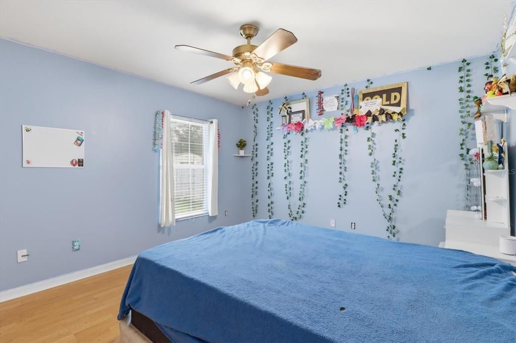 For Sale: $249,900 (3 beds, 2 baths, 1271 Square Feet)