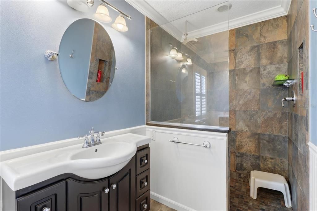 For Sale: $249,900 (3 beds, 2 baths, 1271 Square Feet)