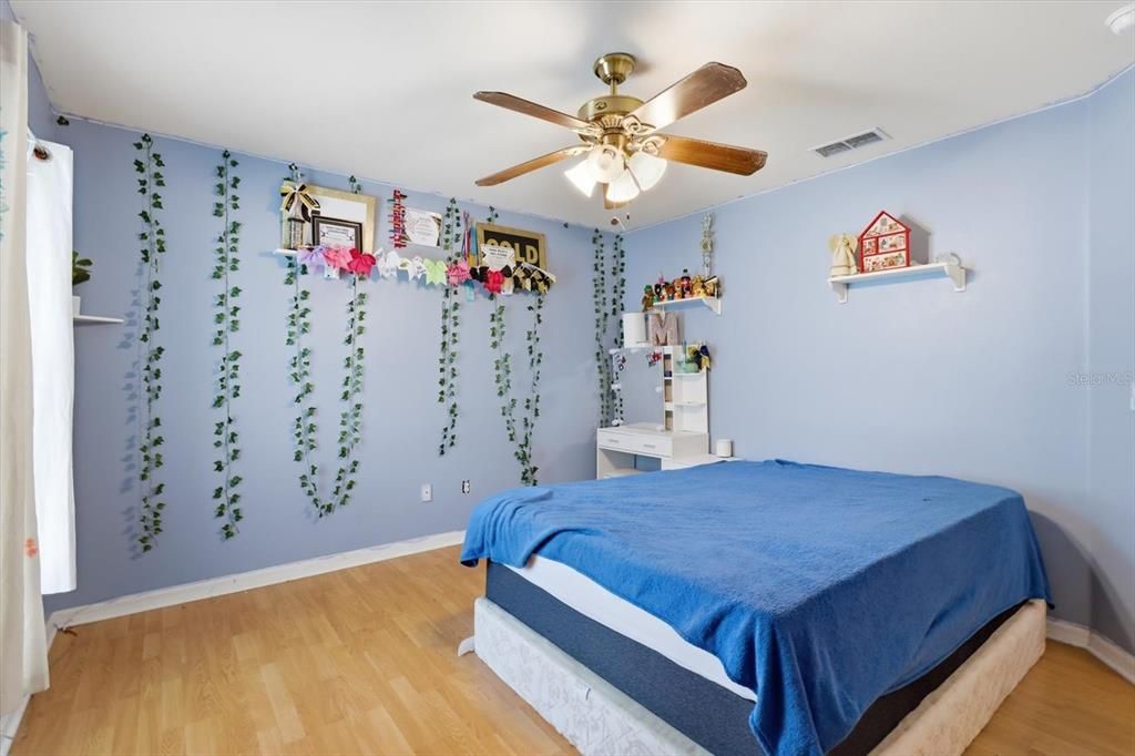For Sale: $249,900 (3 beds, 2 baths, 1271 Square Feet)