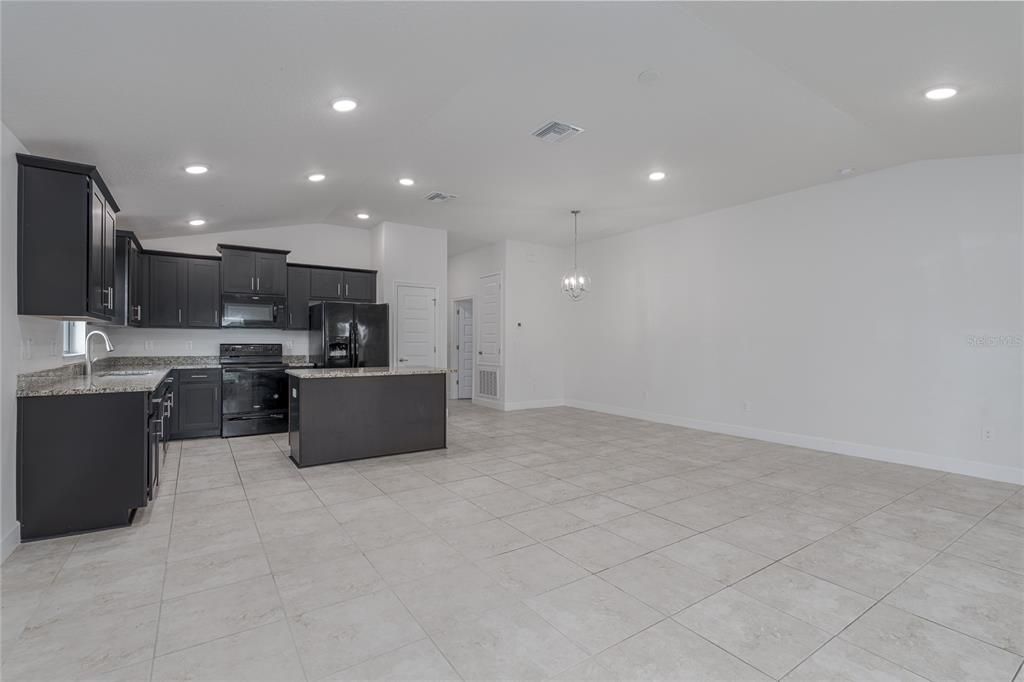 В аренду: $2,600 (3 спален, 2 ванн, 1718 Квадратных фут)