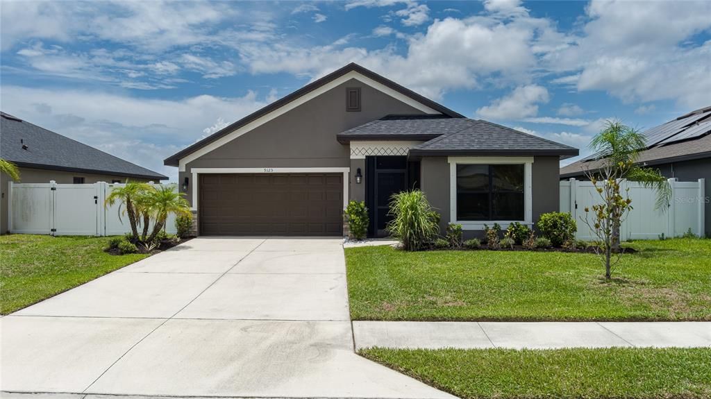 В аренду: $2,600 (3 спален, 2 ванн, 1718 Квадратных фут)