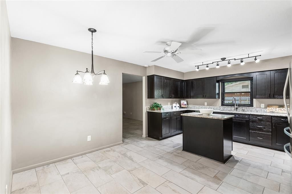 For Sale: $350,000 (3 beds, 2 baths, 1701 Square Feet)