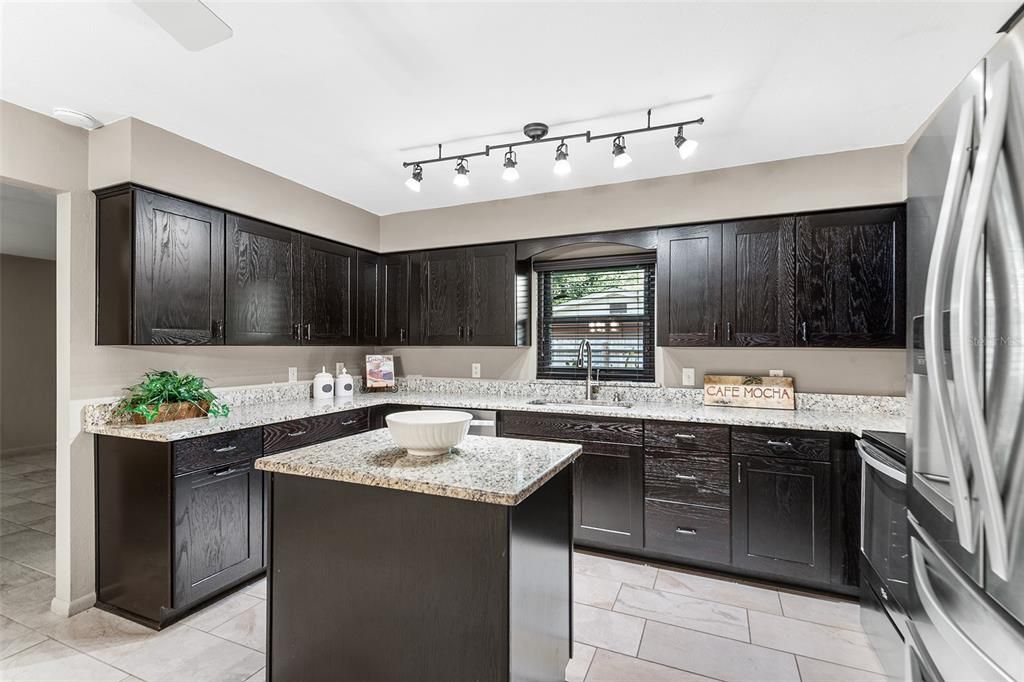 For Sale: $350,000 (3 beds, 2 baths, 1701 Square Feet)