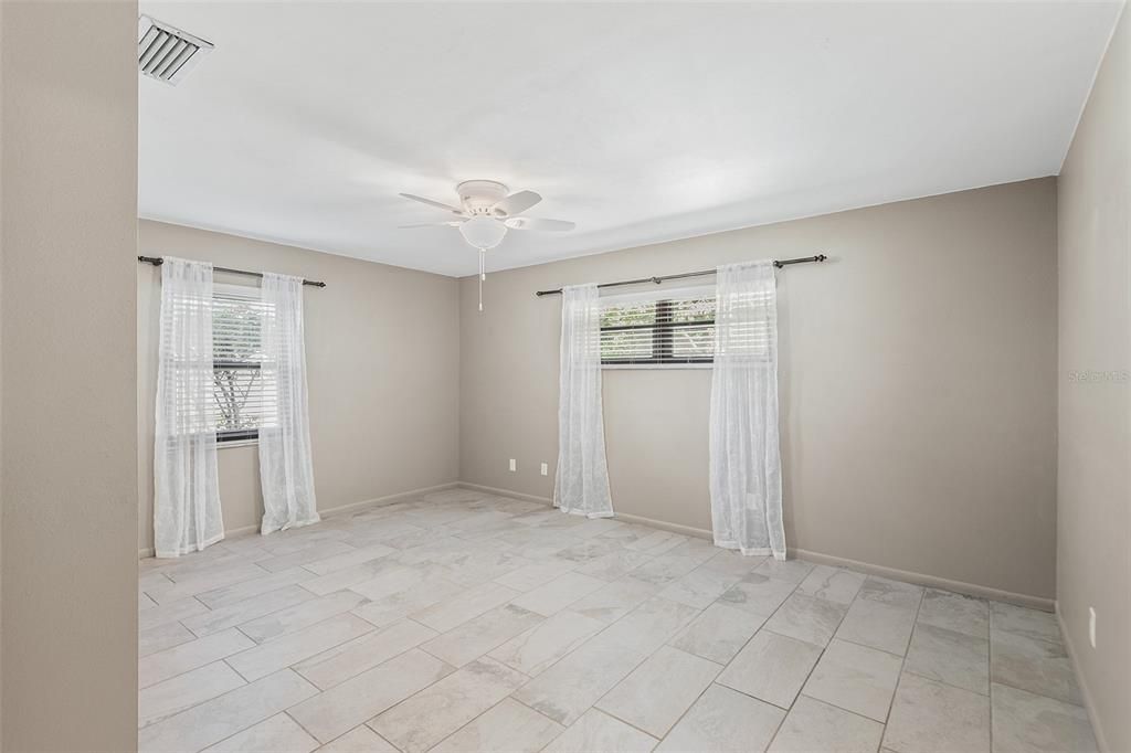 For Sale: $350,000 (3 beds, 2 baths, 1701 Square Feet)