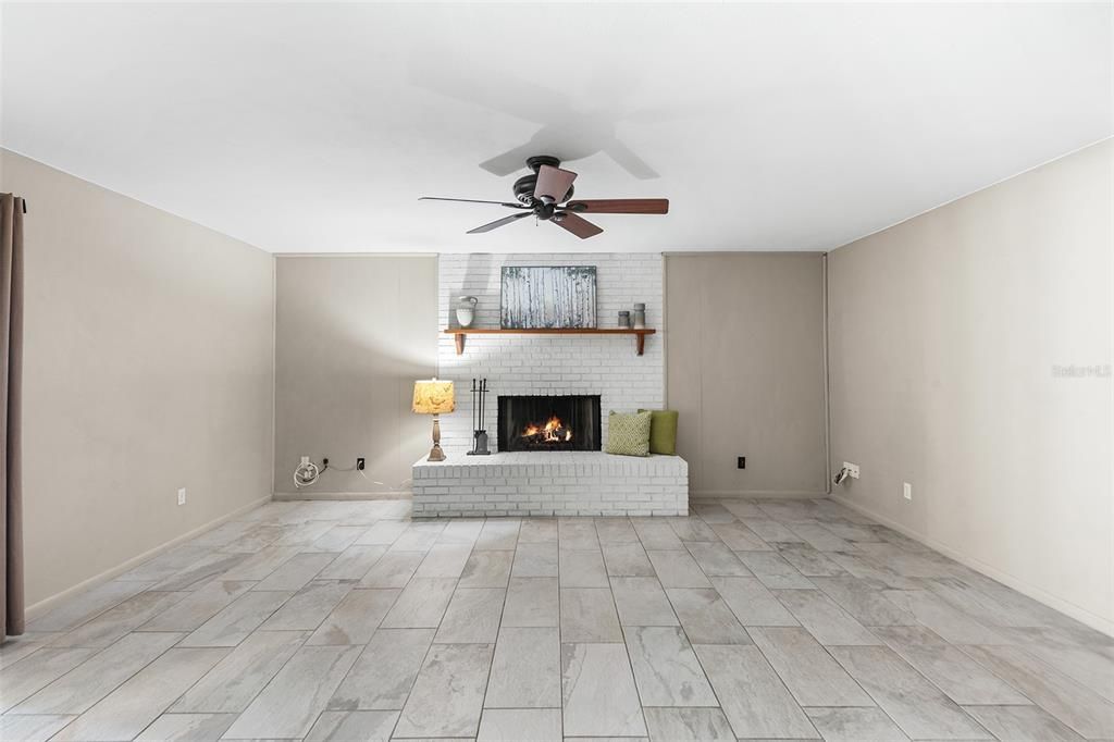 For Sale: $350,000 (3 beds, 2 baths, 1701 Square Feet)