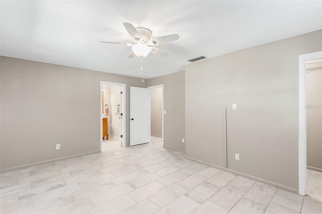 For Sale: $350,000 (3 beds, 2 baths, 1701 Square Feet)
