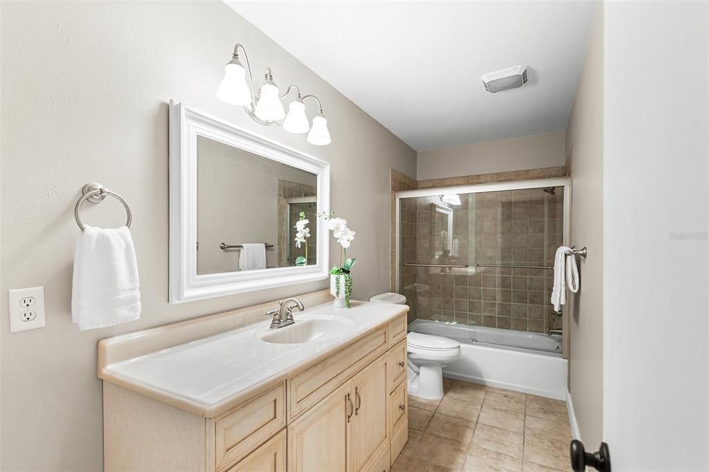 For Sale: $350,000 (3 beds, 2 baths, 1701 Square Feet)