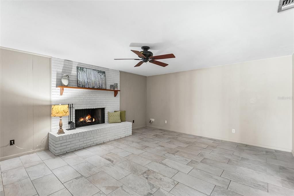 For Sale: $350,000 (3 beds, 2 baths, 1701 Square Feet)