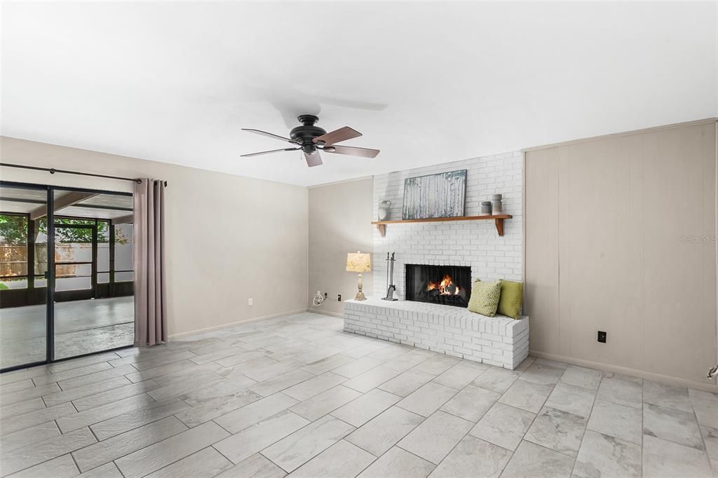 For Sale: $350,000 (3 beds, 2 baths, 1701 Square Feet)