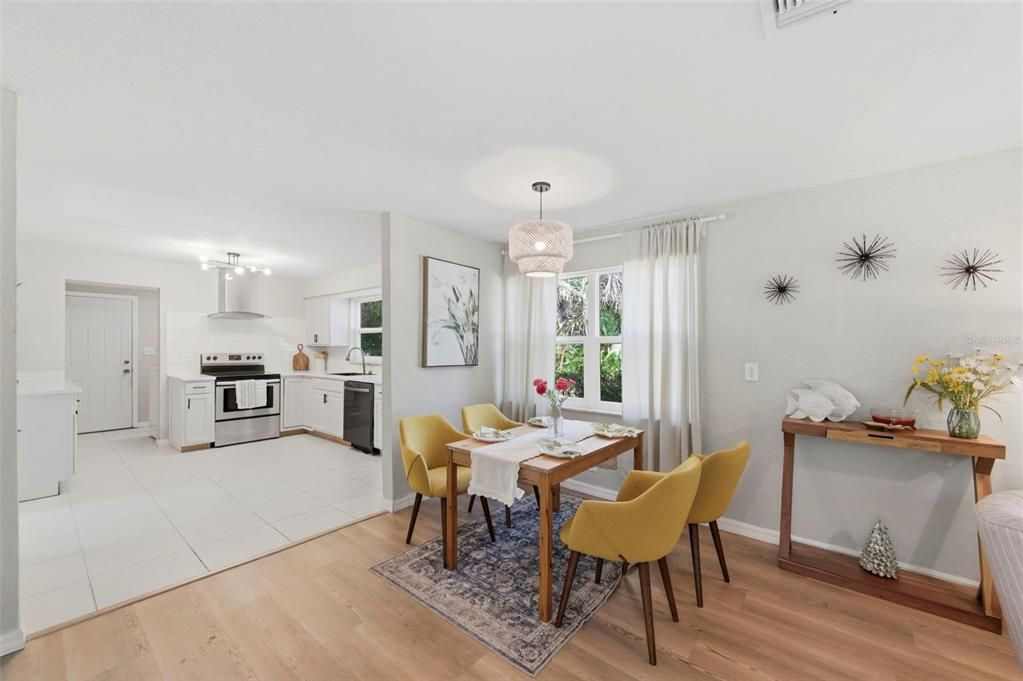 На продажу: $335,000 (3 спален, 2 ванн, 1054 Квадратных фут)