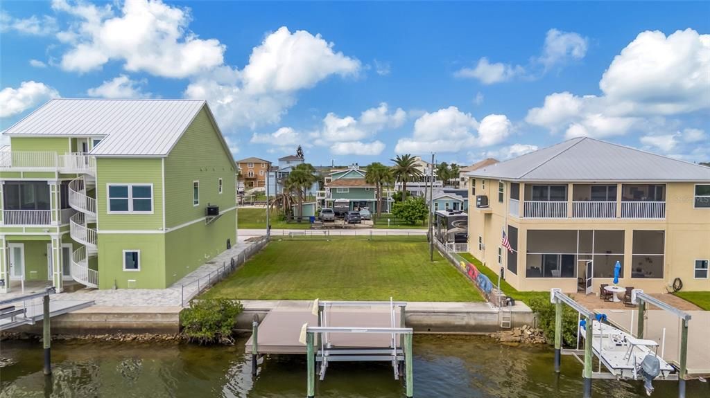 На продажу: $479,900 (0.15 acres)