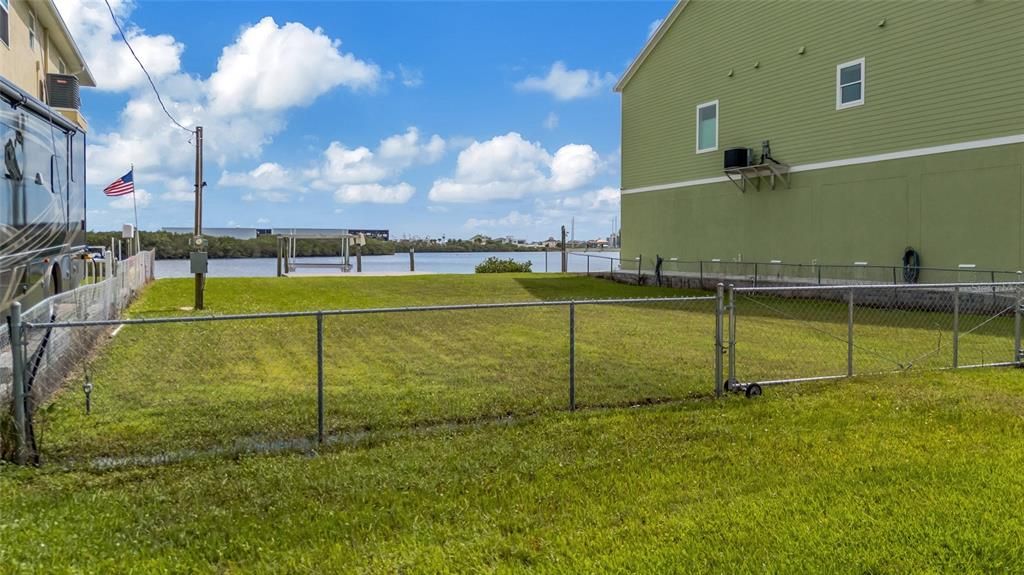 На продажу: $479,900 (0.15 acres)