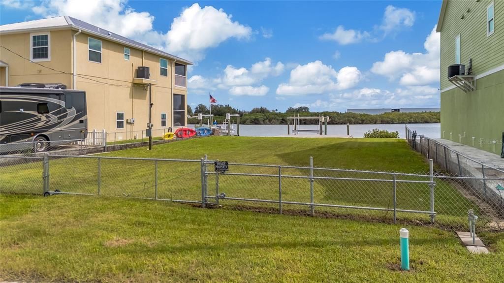 На продажу: $479,900 (0.15 acres)