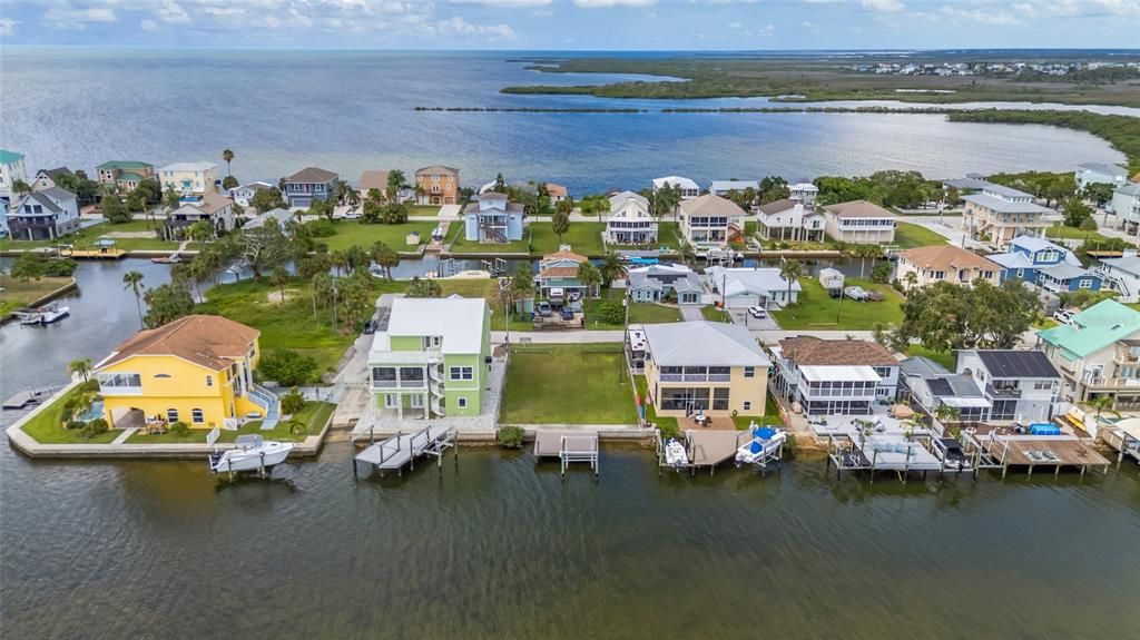 На продажу: $479,900 (0.15 acres)