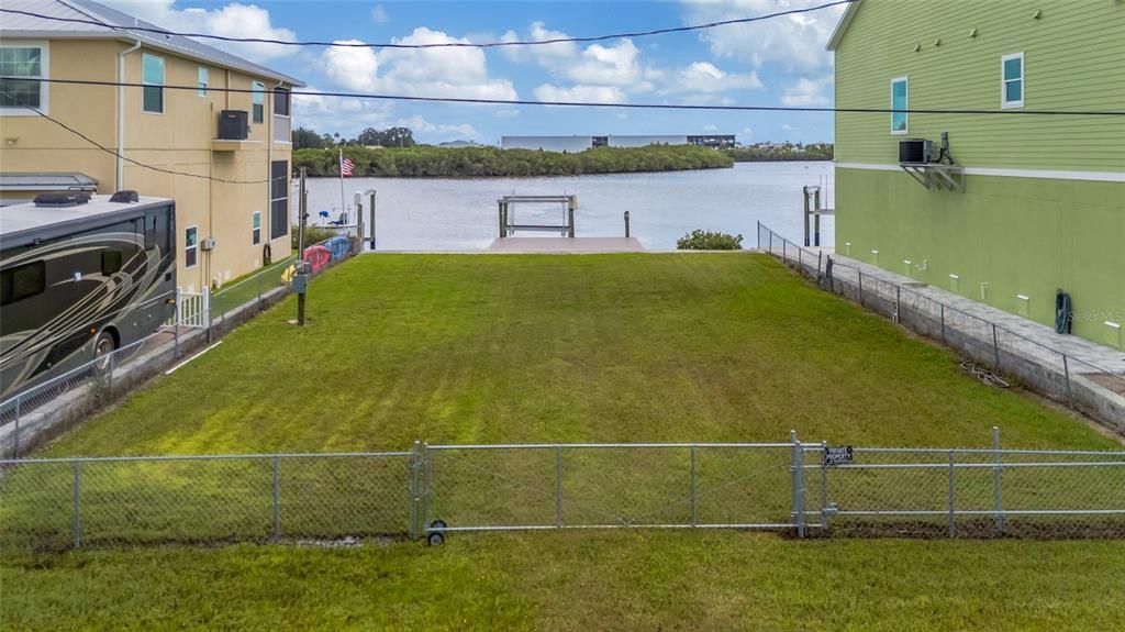 На продажу: $479,900 (0.15 acres)