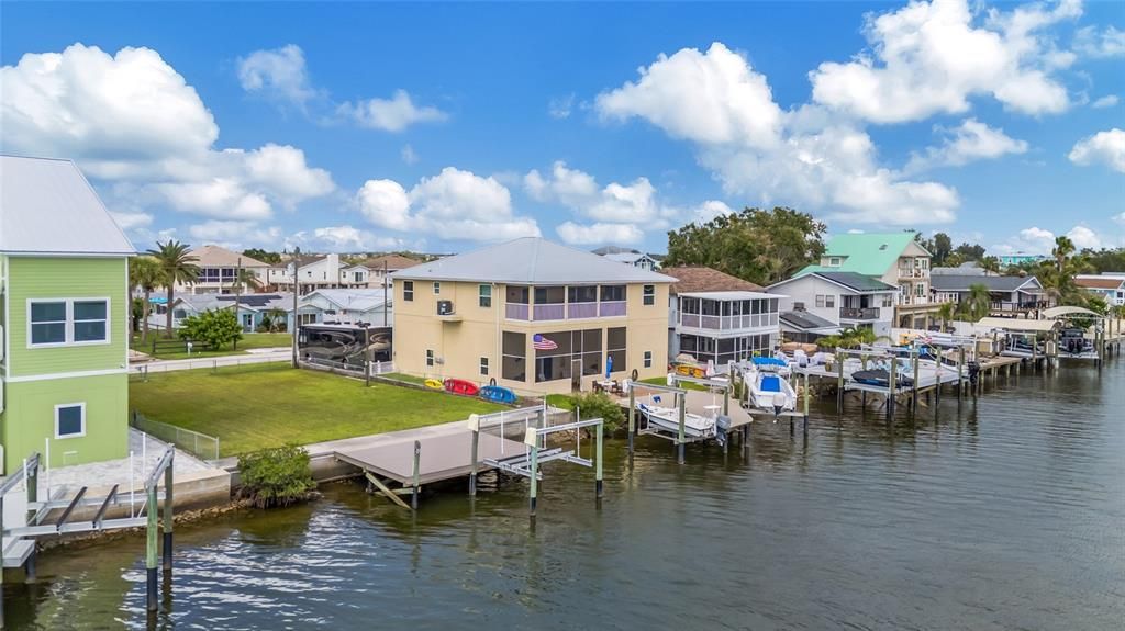 На продажу: $479,900 (0.15 acres)