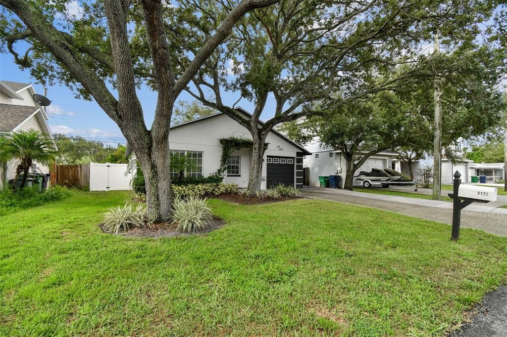 For Rent: $3,000 (3 beds, 2 baths, 1132 Square Feet)