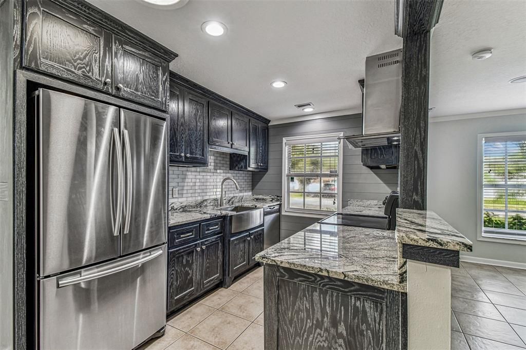 For Rent: $3,000 (3 beds, 2 baths, 1132 Square Feet)