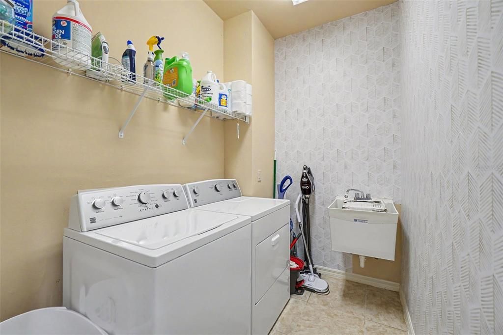 For Sale: $417,500 (3 beds, 2 baths, 1750 Square Feet)