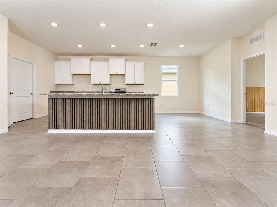 En Venta: $435,000 (4 camas, 3 baños, 2310 Pies cuadrados)