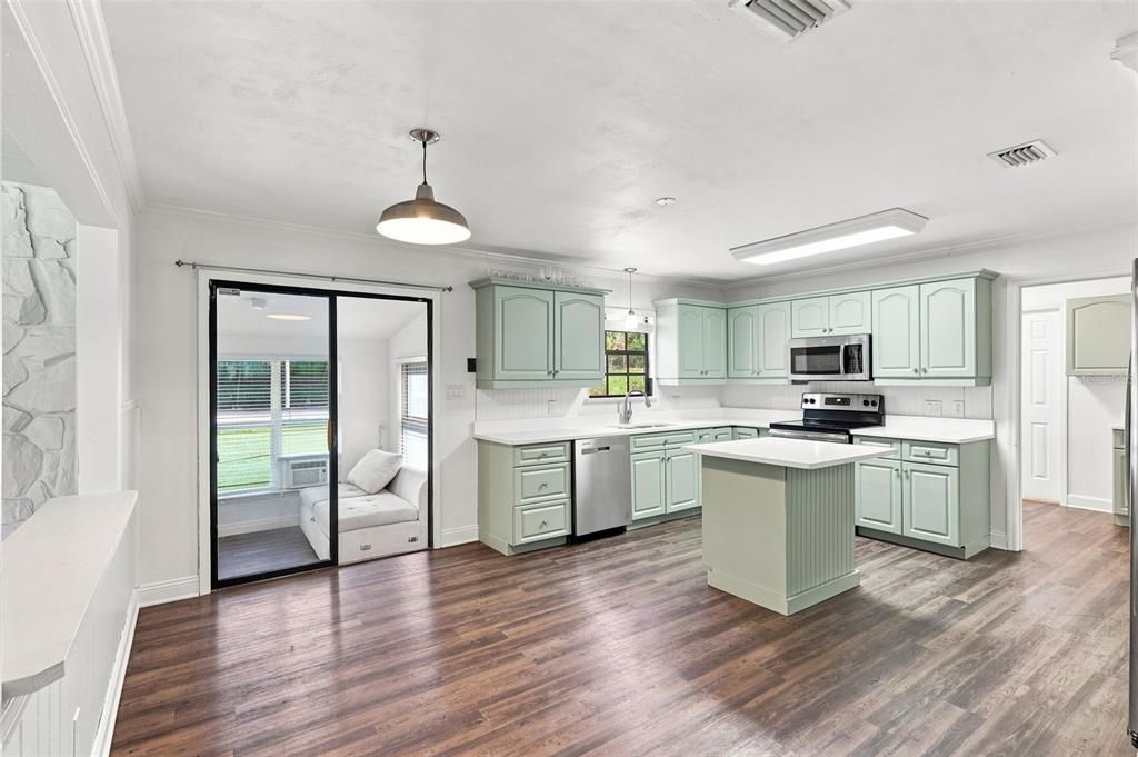 For Sale: $430,000 (2 beds, 2 baths, 1560 Square Feet)