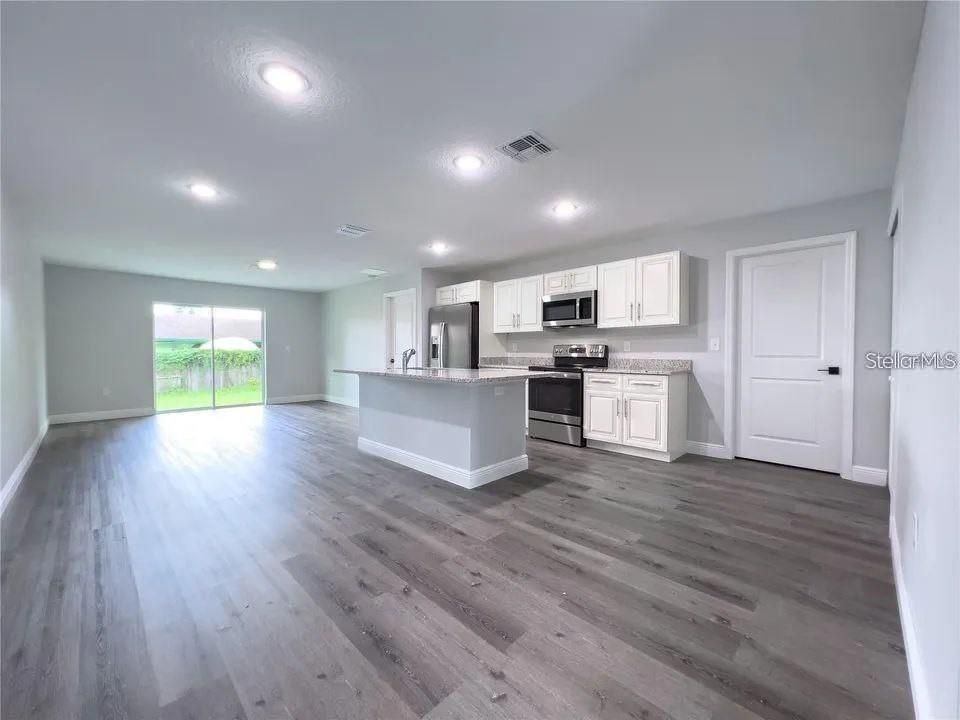 В аренду: $1,897 (3 спален, 2 ванн, 1290 Квадратных фут)