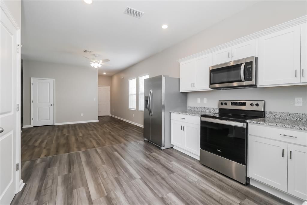 For Sale: $295,000 (3 beds, 2 baths, 1174 Square Feet)
