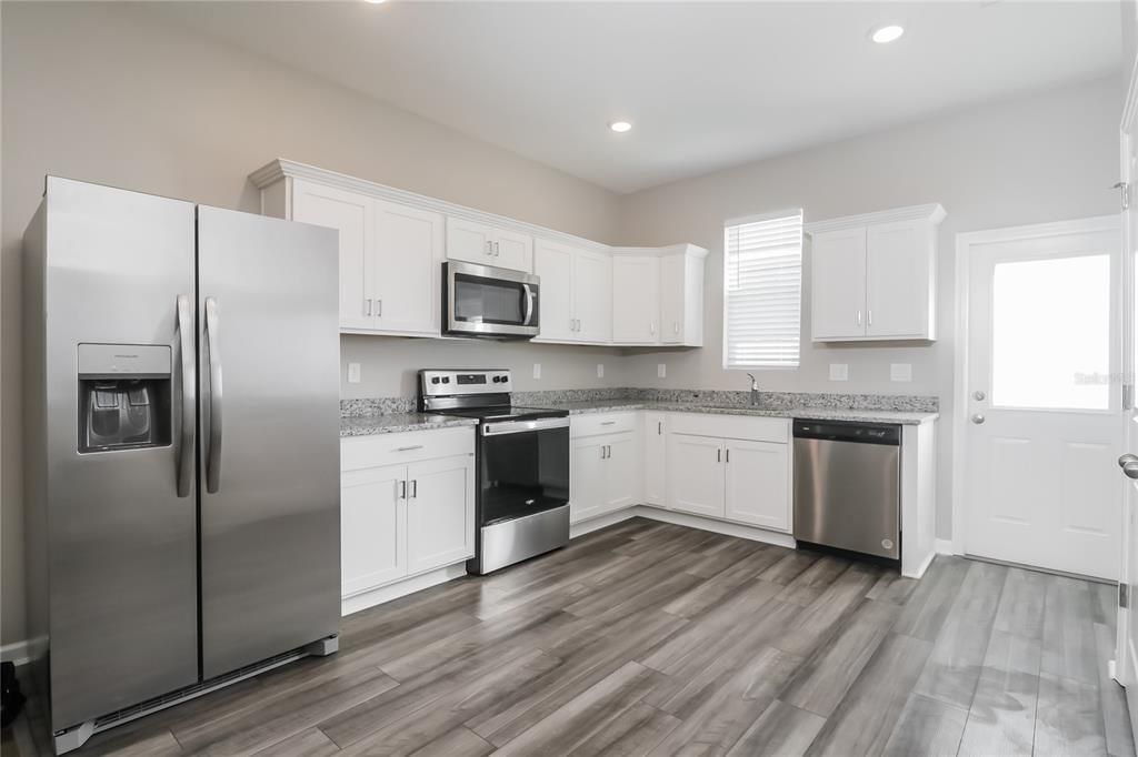 For Sale: $295,000 (3 beds, 2 baths, 1174 Square Feet)