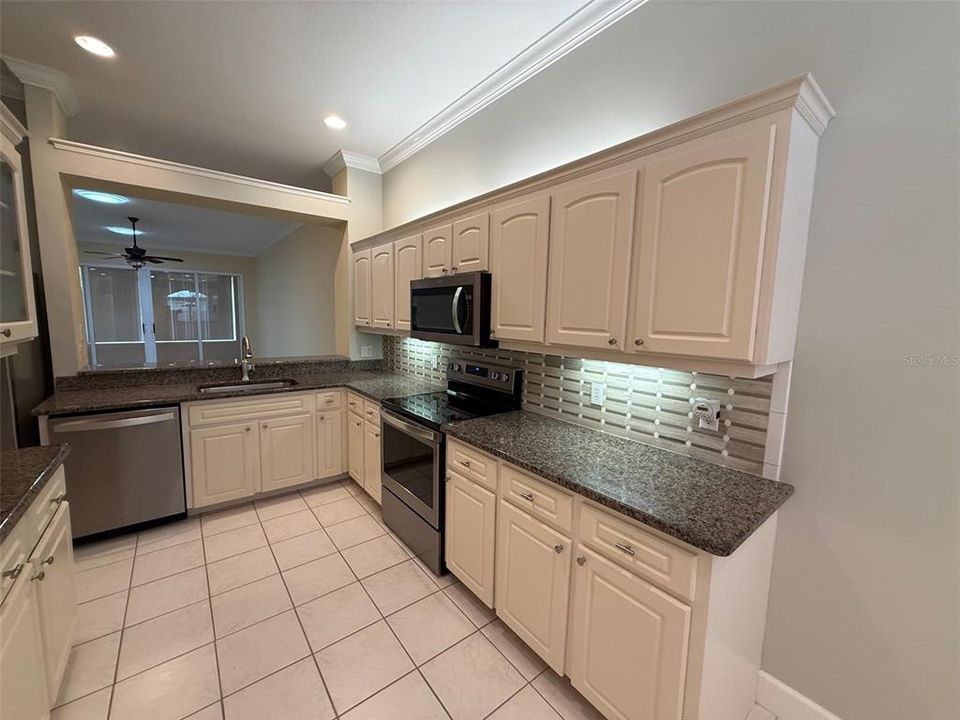For Sale: $295,000 (3 beds, 2 baths, 1684 Square Feet)